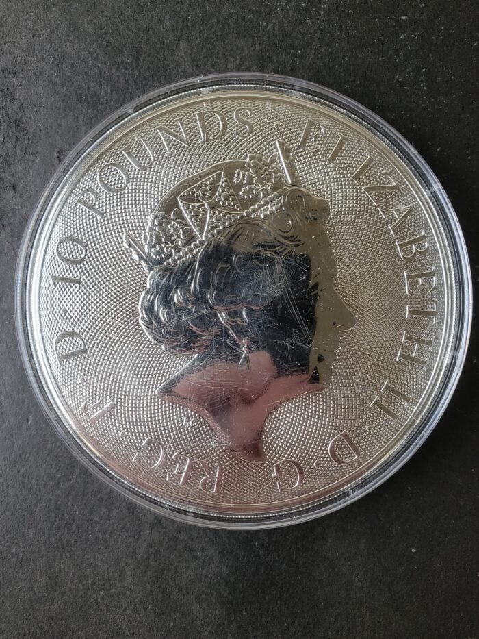 2018 Great Britain 10 Pounds 10oz Silver Griffin of Edward III in a Capsule - Image 2