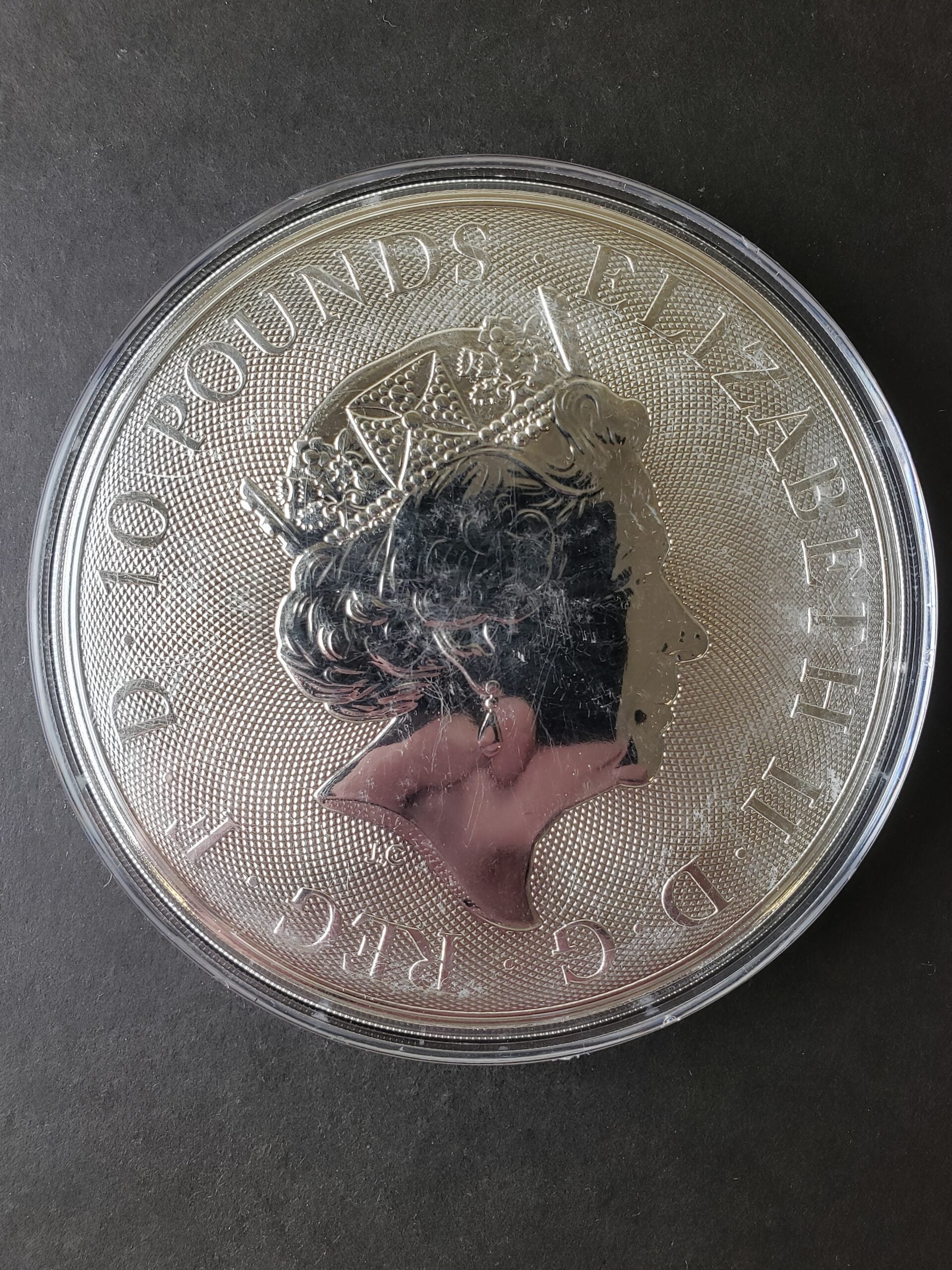 2018 Great Britain 10 Pounds 10oz Silver Griffin of Edward III in a Capsule - Image 2